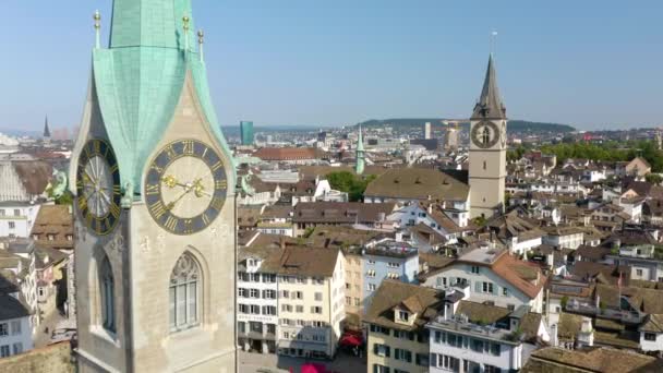 Fraumnster Church Church Peter Aerial Establishing Shot Zurique Suíça Fechar — Vídeo de Stock