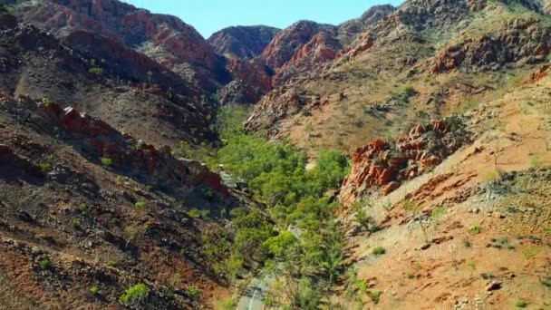 Asfalt Road Valley Mountain Range West Macdonnell National Park Norra — Stockvideo