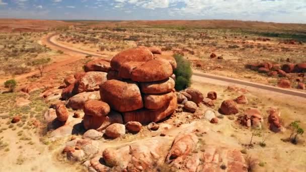 Αεροφωτογραφία Των Ογκόλιθων Στο Devils Marbles Conservation Reserve Στο Βόρειο — Αρχείο Βίντεο