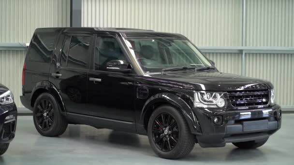 New Range Rover Suv Standing Modern Garage Pan Left View — Stock Video