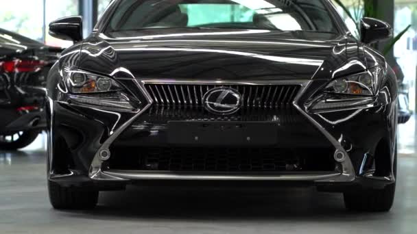 Modern Garajın Içinde Güzel Siyah Lexus Dolly Ileri Görüş — Stok video