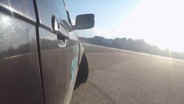 Een Video Van Een Drift Gebeurtenis Twee Auto Rijden Tandem — Stockvideo