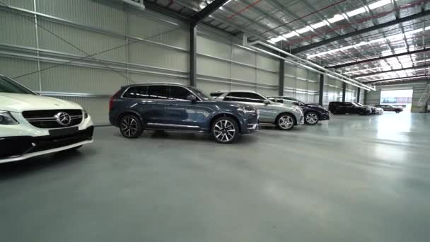 Lijn Van Luxe Suv Moderne Garage Koop Motion View — Stockvideo