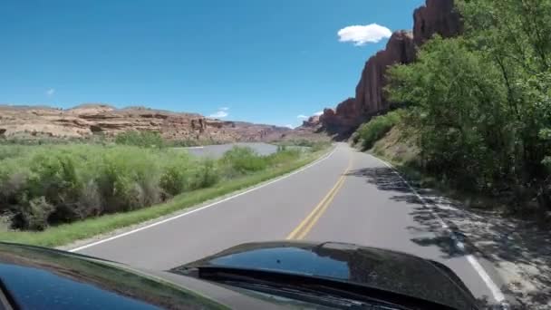 Jízda Kaňonu Podél Řeky Colorado Kousek Moab Utah Teplého Slunečného — Stock video