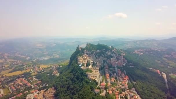 Festői Kilátás San Marino Város Guaita Torony Lejtőin Monte Titano — Stock videók