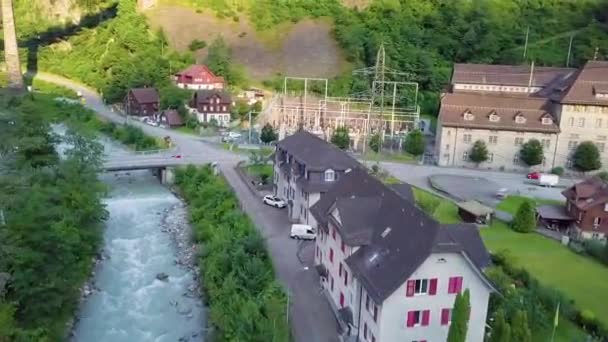 Letecký Pohled Říční Tok Podél Městských Domů Luganu Švýcarsko — Stock video