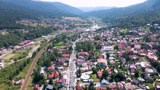 Клип Показывающий Трафик Небольшой Городок Неба Горной Области Синайя Румынии — стоковое видео