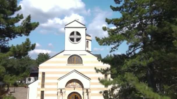 Crkva Svetog Preobrazenja Montaña Zlatibor Serbia Drone Vista Aérea Iglesia — Vídeo de stock