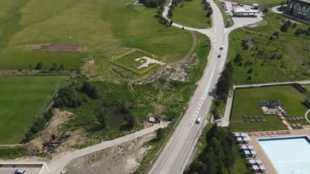 Drone Vista Aérea Del Tráfico Vial Montaña Zlatibor Serbia Área — Vídeos de Stock