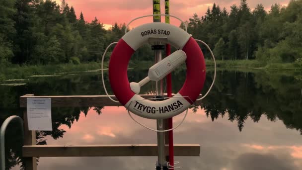 Seguridad Del Agua Con Una Boya Salvavidas Lago Sueco Durante — Vídeos de Stock