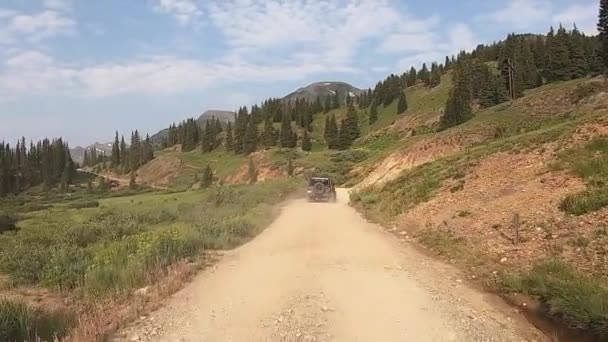 Pov Mientras Sigue Vehículo 4X4 Inicio Del Sendero Del Oso — Vídeos de Stock