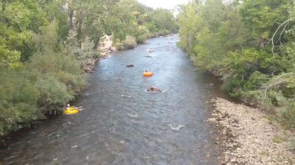 Golden Colorado Clear Creek Yüzen Kirişlerin Zaman Akışı — Stok video