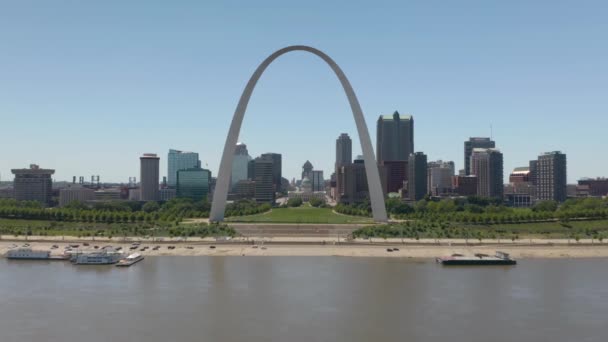 Aerial Dolly Til Famous Louis Gateway Arch Missouri – stockvideo