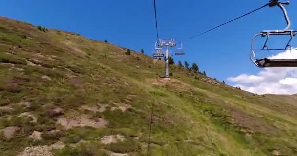 西班牙阿拉贡Huesca Pyrenees的Astun滑雪站 主席解除滑向高山的滑行时间 — 图库视频影像