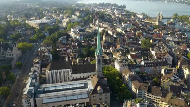 Orbitujący Strzał Nad Kościołem Predigerkirche Słynna Starówka Zurychu Tle — Wideo stockowe