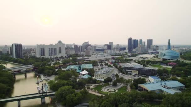 Overhead Antenn Skott Winnipeg Kanada Skyline Med Gafflar Assiniboine River — Stockvideo