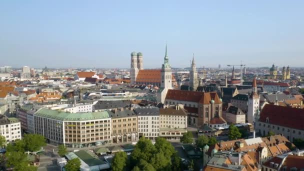 Niesamowity Widok Lotu Ptaka Monachijskiego Altstadt Kościół Piotra Ratusz Frauenkirche — Wideo stockowe