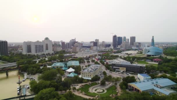 Piękny Długi Strzał Drona Centrum Winnipeg Widły Muzeum Praw Człowieka — Wideo stockowe