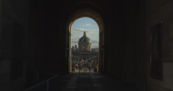 Promenade Majestueuse Menant Clocher Coupole Paris Vue Statique — Video