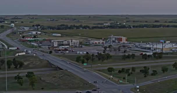 Ogallala Nebraska Aerial Orbitujący Nad Dużą Mac Road Autostradą Międzystanową — Wideo stockowe
