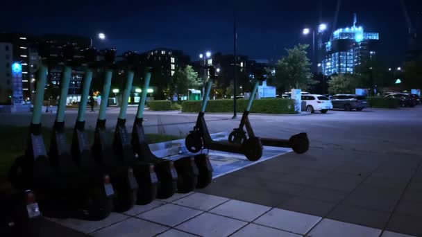 Scooters Elétricos Estacionados Universidade Gotemburgo Lindholmen Gotemburgo Suécia — Vídeo de Stock