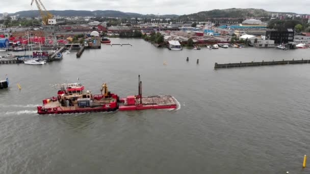 Spud Barge Sailing Gota River Goteborg Svezia Giorno Angolo Alto — Video Stock