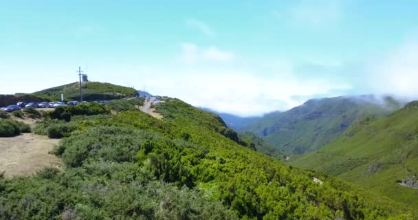 Vue Panoramique Sur Montagne Par Une Journée Ensoleillée Depuis Levada — Video