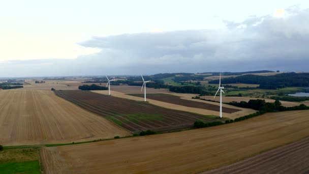 Antenne Von Windkraftanlagen Dänemark — Stockvideo