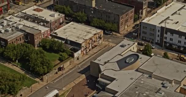 Memphis Tennessee Aerial V17 Elevated Shot Showing Contrast Civil Rights — Αρχείο Βίντεο