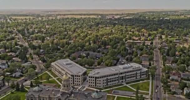 Cheyenne Wyoming Aerial Birds View Pull Out Shot State Capitol — стоковое видео