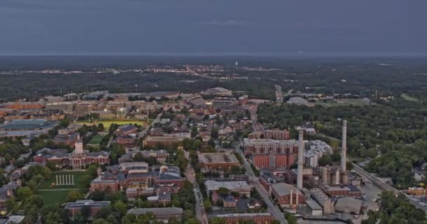 コロンビア ミズーリ航空V11都市景観パンは夕暮れ時に発電所とミゾ大学のメインキャンパスをキャプチャショットを残しました インスピレーション2 X7のカメラで撮影 8月2020 — ストック動画