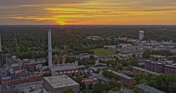 Columbia Missouri Aerial Wyciągnąć Strzał Ujawnia Elektrownię Jądrową Mizzou Uniwersytecki — Wideo stockowe