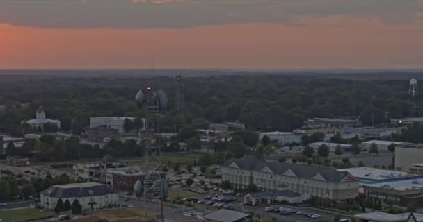 Tupelo Mississippi Antenn Cirkulär Panorering Visar Stadsbilden Och Radiotornet Nära — Stockvideo