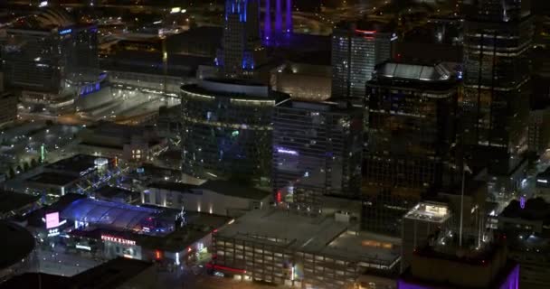 堪萨斯州密苏里州空中7号鸟瞰无人驾驶飞机盘旋在城市灯光和市中心城市景观近处 用Inspire X7相机拍摄 2020年8月 — 图库视频影像