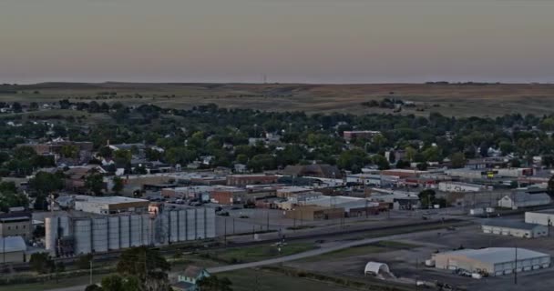 Ogalalaネブラスカ航空V2パン農村部の小さな町の風景と明るい黄金の夕日のショットを残しました インスピレーション2 X7のカメラで撮影 2020年8月 — ストック動画