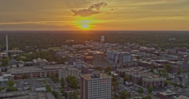 Columbia Missouri Luchtfoto Zonsondergang Boven Stad Met Drone Glijden Langs — Stockvideo