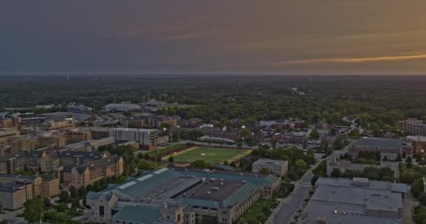 Columbia Missouri Aerial Sunset Landscape Drone Orbiting Shot Covering Campus — Vídeo de stock