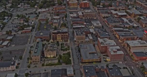 哥伦比亚大学密苏里州航空10号鸟瞰无人驾驶飞机在黄昏时分盘旋在密佐大学校园周围 被第2号 第7号摄像机射中 2020年8月 — 图库视频影像