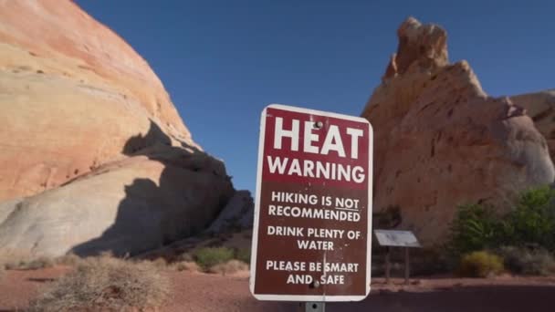 Heat Warning Sign Caminhadas Não Recomendado Valley Fire State Park — Vídeo de Stock