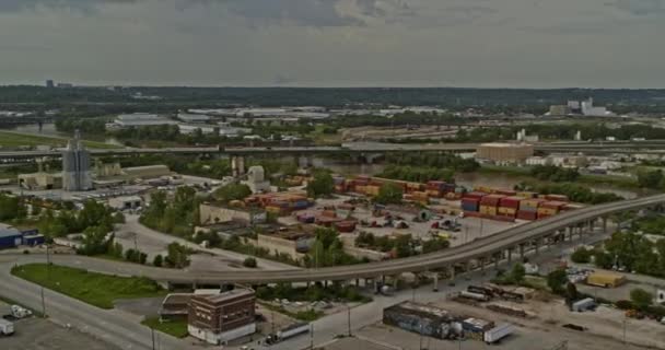 Kansas Missouri Aerial V33 Drone Bilico Intorno Fondi Occidentali Distretto — Video Stock