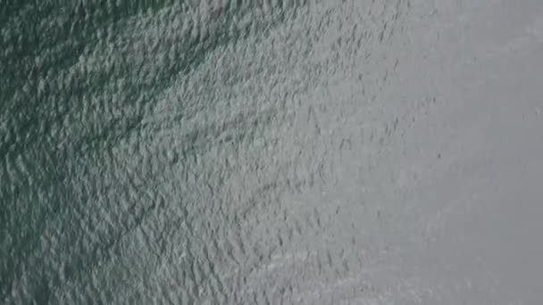 Κορυφή Κάτω Drone Shot Του Νερού — Αρχείο Βίντεο