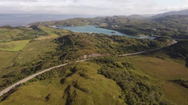 Drone Sobre Escocia Reino Unido Avanzando Hacia Lago — Vídeo de stock