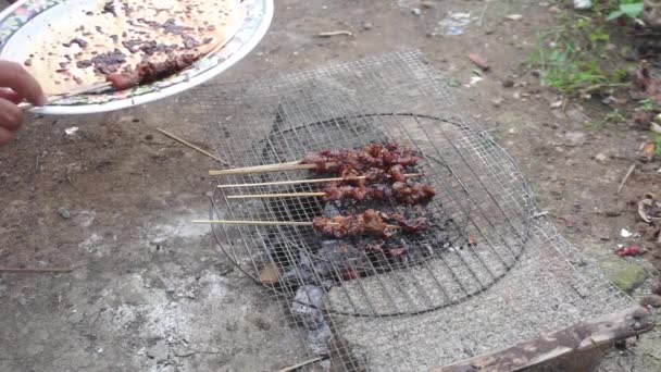 Proceso Tostado Satay Estufa Carbón Cocina Tradicional Indonesia — Vídeos de Stock