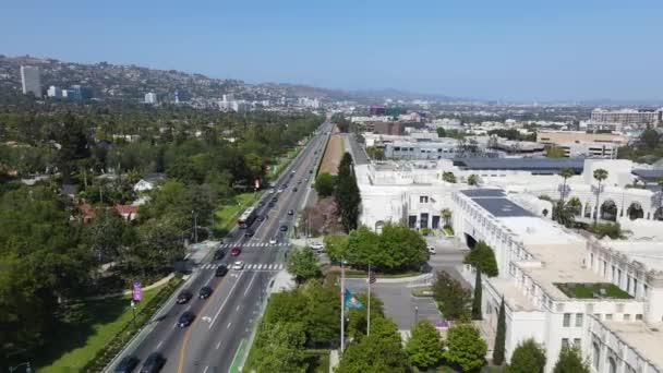 Beverly Hills California Drone Aerial View Boulevard Traffic Green Park — Stock Video