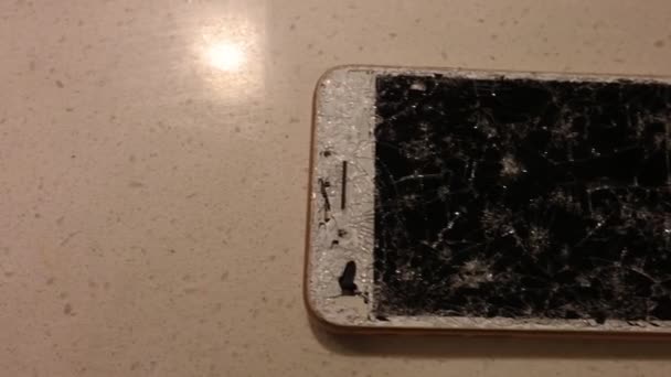 Iphone Destruído Depois Ser Atropelado Por Carro — Vídeo de Stock