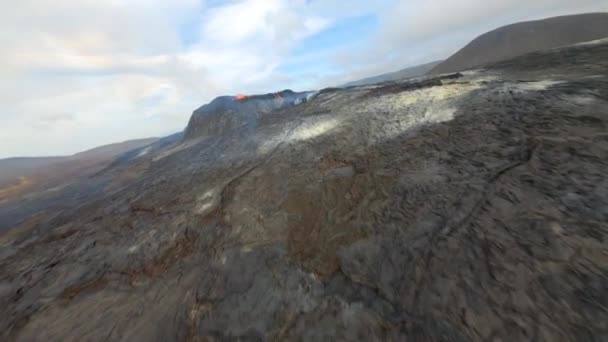 Fpv Drone Reis Naar Een Actieve Vulkaan Terug Ijsland — Stockvideo