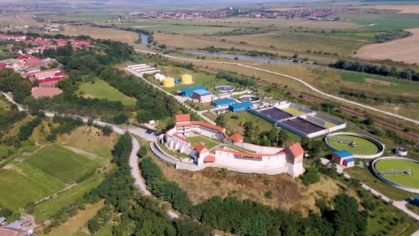 Clipe Drone Girando Sobre Uma Fortaleza Teutônica Feldioara Transilvânia Romênia — Vídeo de Stock