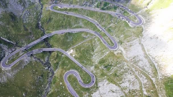 Transhomarasan道路ルーマニア最長の道路の山の道路 道路の旅 ルーマニアで最高の道路上のトランスファガラス ドローンビュー Transhomarasan Road Top Gear Transylvanian Alps — ストック動画