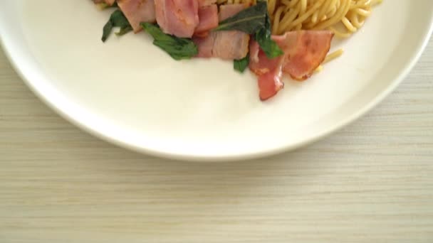 Spaghetti Fritti Con Peperoncino Pancetta Secchi — Video Stock