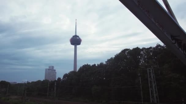 Smooth Timelapse Dari Colonius Tower Cologne Kereta Lewat Sini Awan — Stok Video